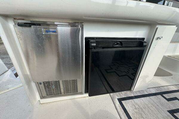 Carver  Yacht For Sale