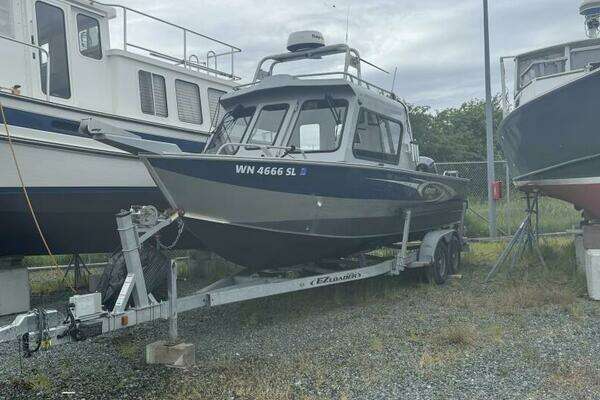 24ft Hewescraft Yacht For Sale
