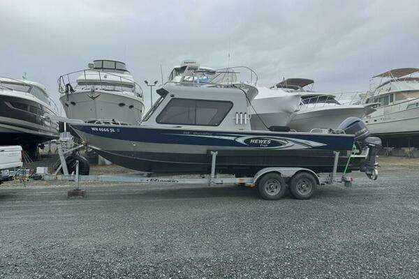 24ft Hewescraft Yacht For Sale