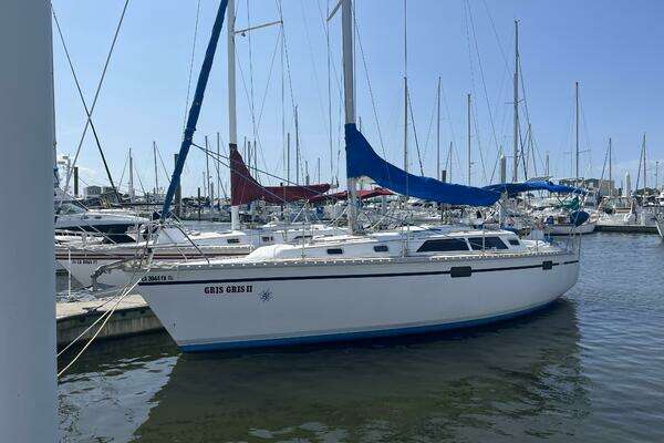 Photo of the 1992 Hunter 33.5 "Gris Gris II"