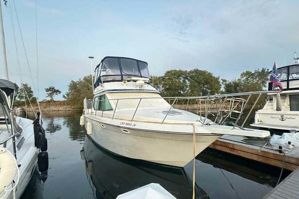 37ft Chris Craft Yacht For Sale