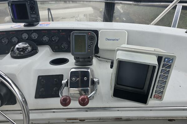 37ft Chris Craft Yacht For Sale