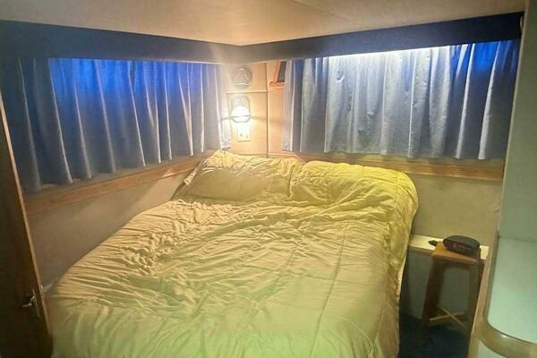 37ft Chris Craft Yacht For Sale