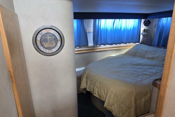 37ft Chris Craft Yacht For Sale