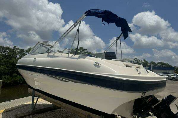 Photo of the 2003 Bayliner 212 Capri Cuddy Cabin