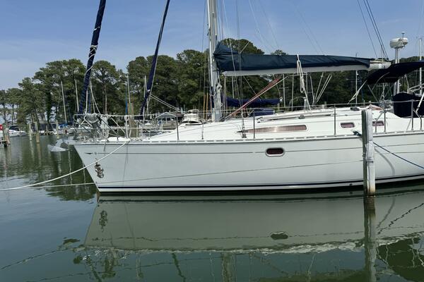 Folivora 34ft Jeanneau Yacht For Sale