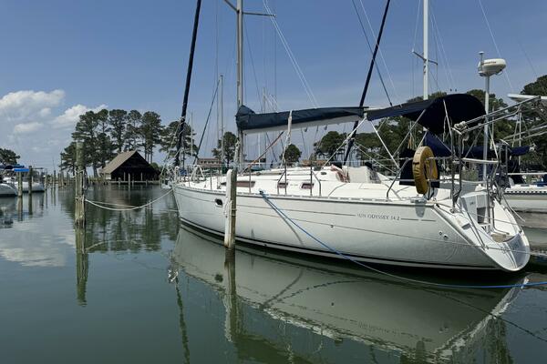 Folivora 34ft Jeanneau Yacht For Sale