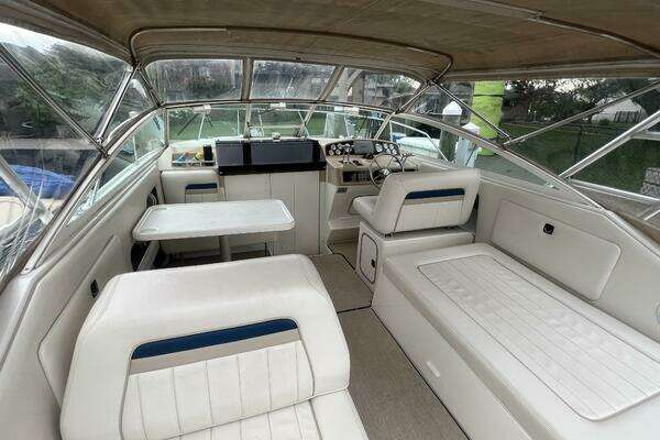 Photo of the 1993 Sea Ray 310 Amberjack