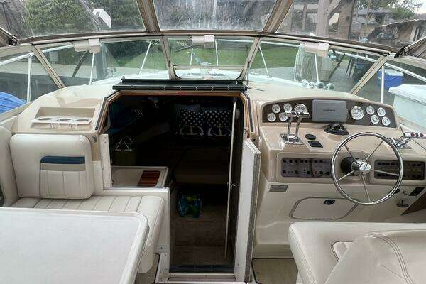Photo of the 1993 Sea Ray 310 Amberjack