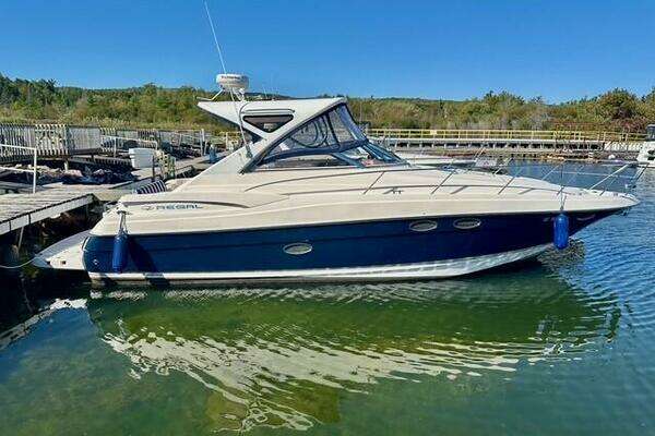 35-ft-Regal-2006-3560 Commodore Hard Top Euro Lounger-Penetanguishene Ontario Canada yacht for sale