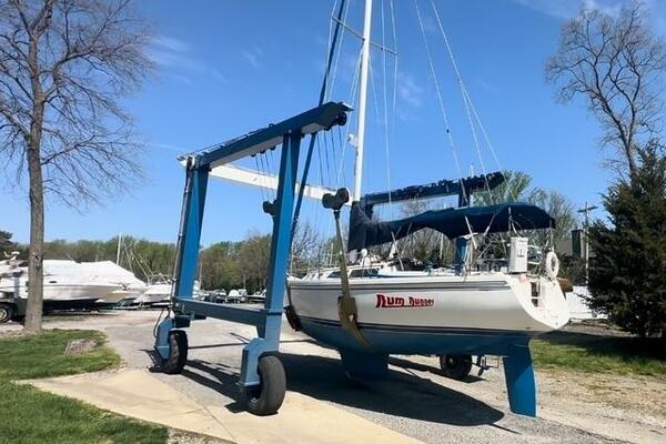 Rum Runner 34ft Catalina Yacht For Sale