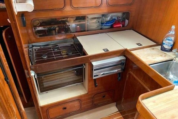 42ft Beneteau Yacht For Sale