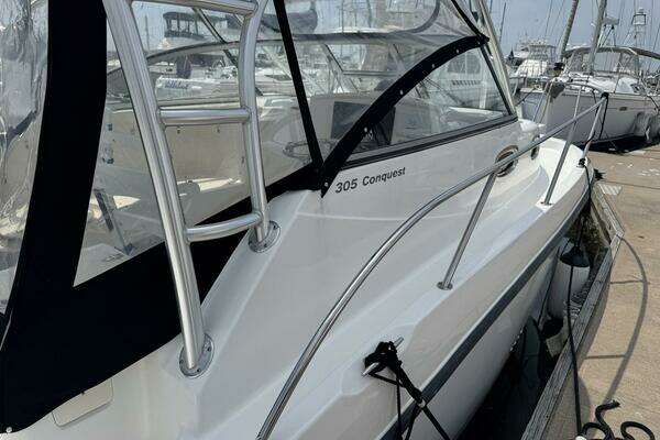 Photo of the 2011 Boston Whaler 305 Conquest "Bilboat Baggins"