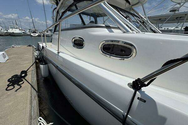 Photo of the 2011 Boston Whaler 305 Conquest "Bilboat Baggins"