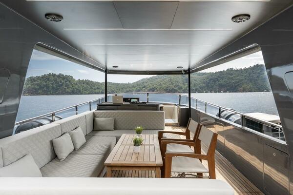 27 M DELUXE MOTOR YACHT 88ft Falcon Yacht For Sale