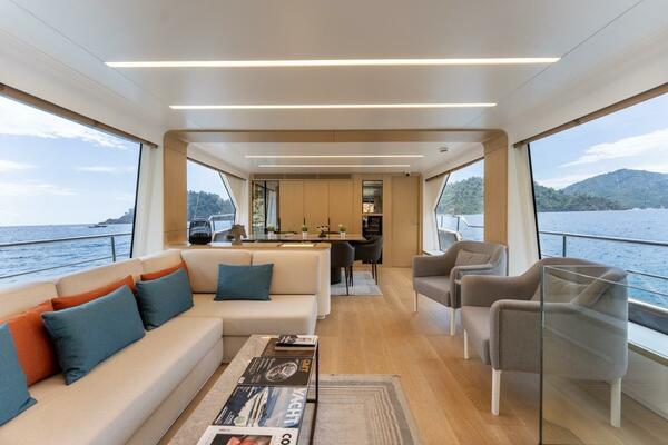 27 M DELUXE MOTOR YACHT 88ft Falcon Yacht For Sale