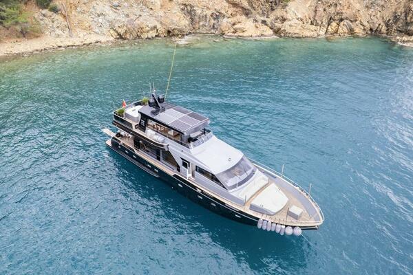 27 M DELUXE MOTOR YACHT 88ft Falcon Yacht For Sale