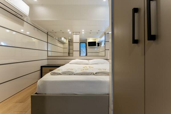 27 M DELUXE MOTOR YACHT 88ft Falcon Yacht For Sale