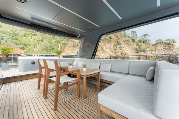 27 M DELUXE MOTOR YACHT 88ft Falcon Yacht For Sale