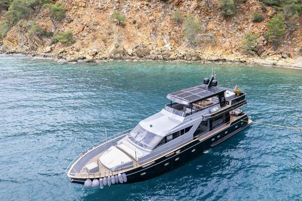 27 M DELUXE MOTOR YACHT 88ft Falcon Yacht For Sale