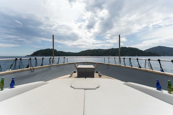 27 M DELUXE MOTOR YACHT 88ft Falcon Yacht For Sale