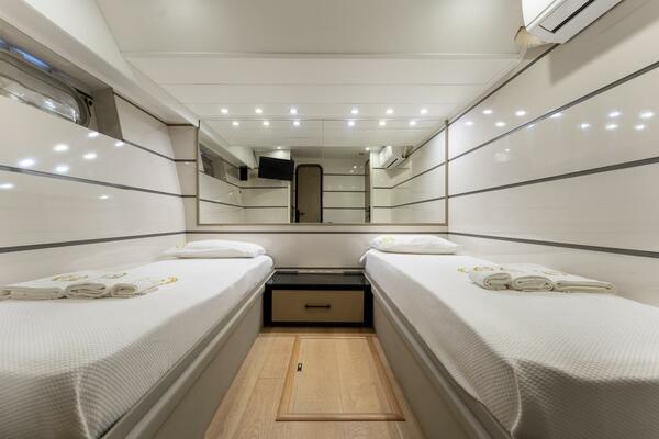 27 M DELUXE MOTOR YACHT 88ft Falcon Yacht For Sale