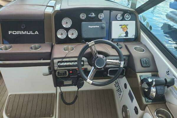 Photo of the 2015 Formula 330 Crossover Bowrider