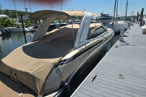 Photo of the 2015 Formula 330 Crossover Bowrider