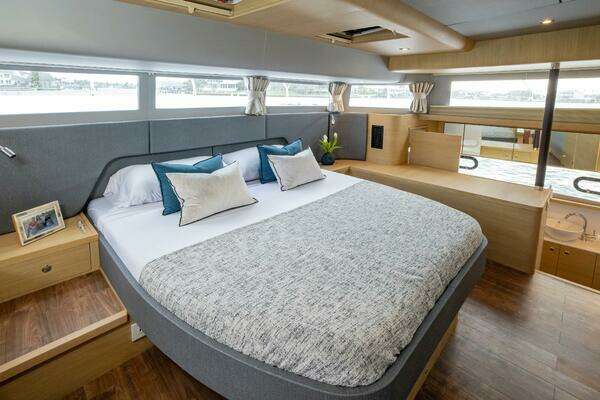 Aquila 54 Yacht Yacht For Sale