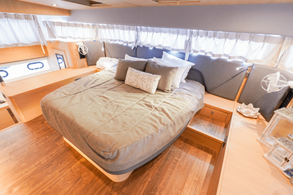 Aquila 54 Yacht Yacht For Sale