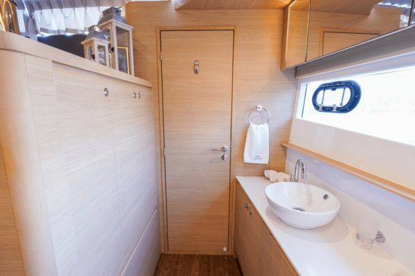 Aquila 54 Yacht Yacht For Sale