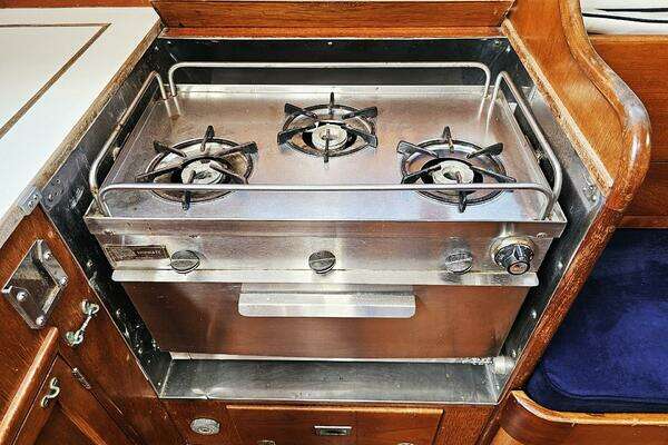 Photo of the 1972 Hinckley Bermuda 40 "Wind Swept"