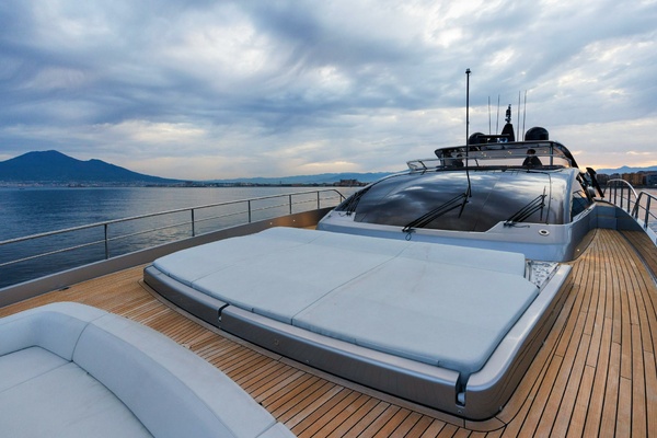 STILE DI VITA 99ft Riva Yacht For Sale