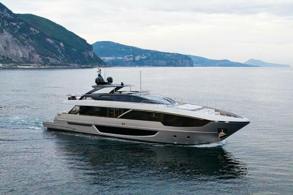 STILE DI VITA 99ft Riva Yacht For Sale