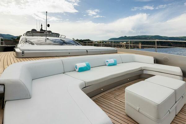 STILE DI VITA 99ft Riva Yacht For Sale