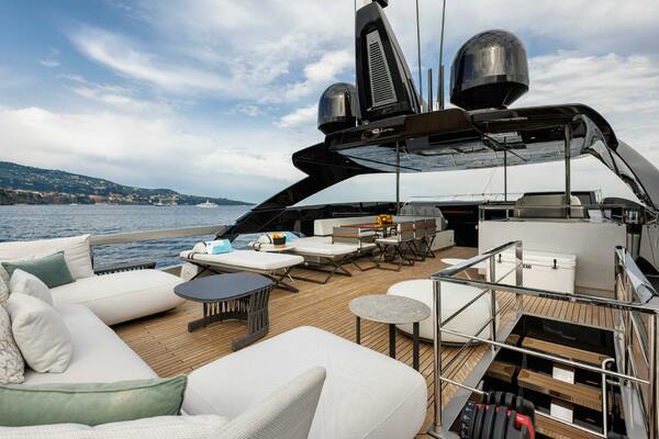 STILE DI VITA 99ft Riva Yacht For Sale