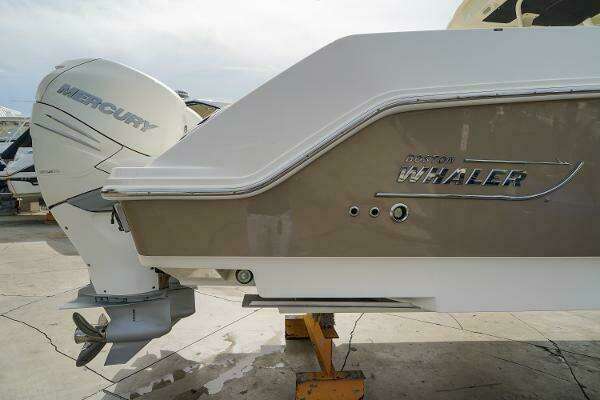 2018 Boston Whaler 38