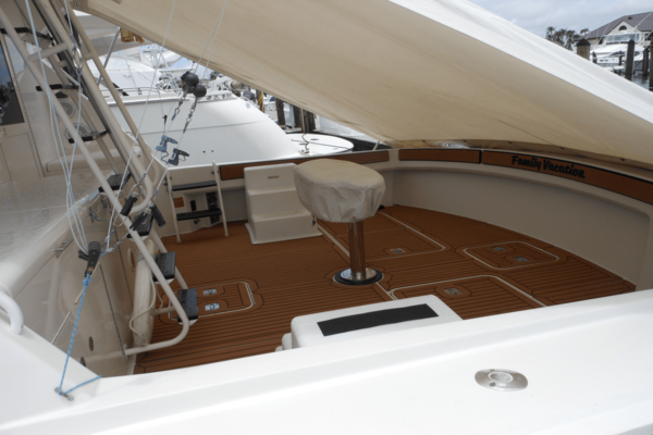 Hatteras 54 CONVERTIBLE Yacht For Sale