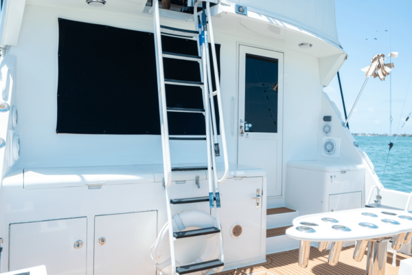 Hatteras 54 CONVERTIBLE Yacht For Sale