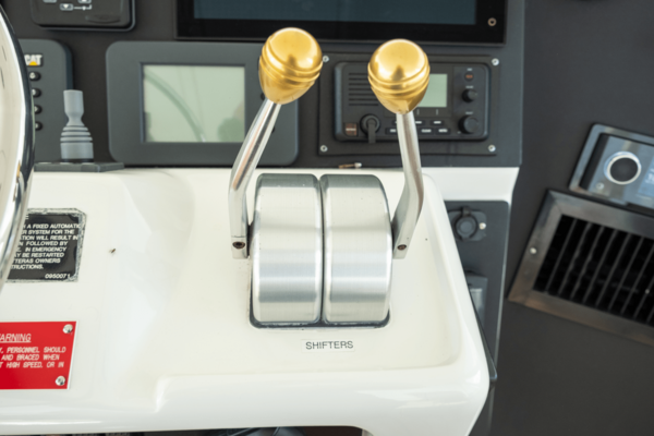 Hatteras 54 CONVERTIBLE Yacht For Sale