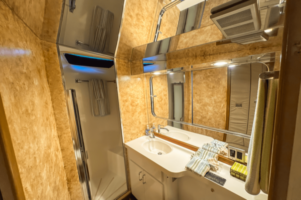 Hatteras 54 CONVERTIBLE Yacht For Sale