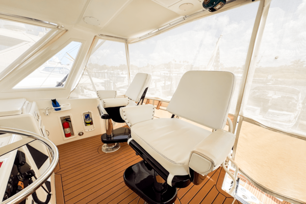 Hatteras 54 CONVERTIBLE Yacht For Sale