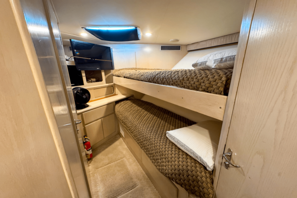 Hatteras 54 CONVERTIBLE Yacht For Sale