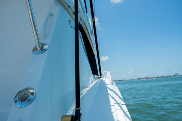 Hatteras 54 CONVERTIBLE Yacht For Sale