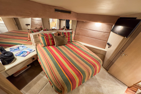 Hatteras 54 CONVERTIBLE Yacht For Sale