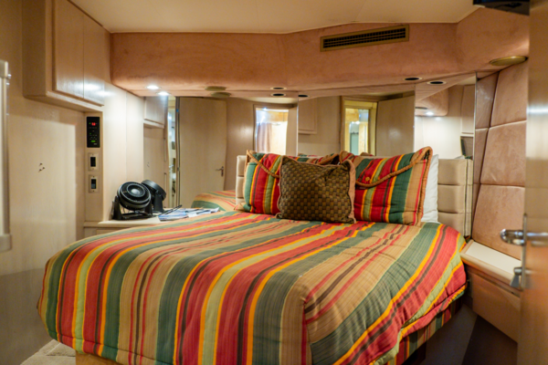 Hatteras 54 CONVERTIBLE Yacht For Sale