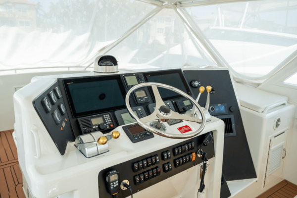 Hatteras 54 CONVERTIBLE Yacht For Sale