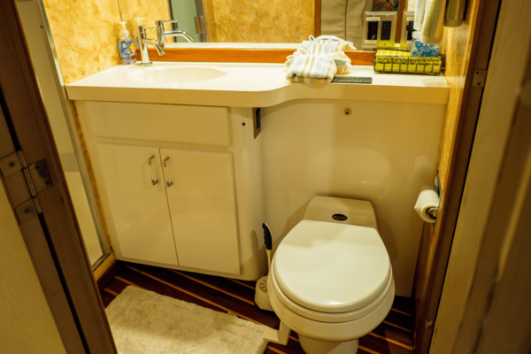 Hatteras 54 CONVERTIBLE Yacht For Sale