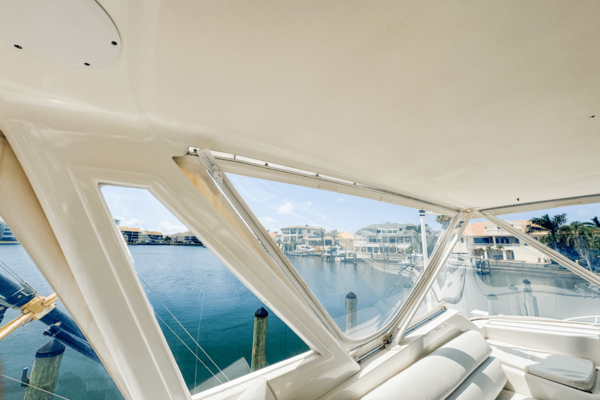 Hatteras 54 CONVERTIBLE Yacht For Sale
