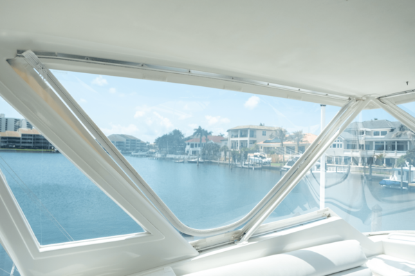 Hatteras 54 CONVERTIBLE Yacht For Sale